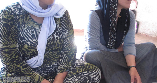 昨年８月、イラク北部シンジャルがＩＳに制圧され、3000を超えるヤズディ教徒の女性が拉致された（ヤズディ団体調べ）。彼女たちはイスラム教に改宗させられた上、強制結婚や奴隷として戦闘員やＩＳ協力者の間で分配された。写真は、ＩＳに拉致されたのち、命からがら脱出して来たヤズディ教徒の姉妹。（イラク・ザホーで今年1月・玉本英子撮影）