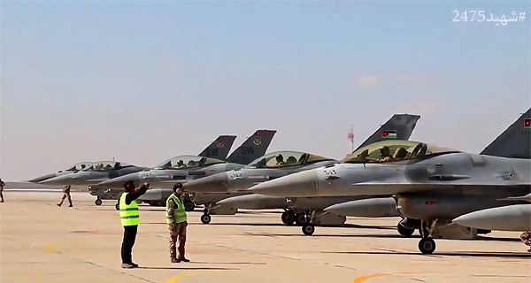 カサスベ中尉の殺害を受けて、ヨルダン政府はＩＳへの報復空爆作戦を宣言。写真は出撃するヨルダン空軍機。（ヨルダン空軍映像）