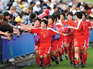 2015年8月、東アジアカップ大会で優勝した北朝鮮女子サッカーチームの選手たち　(「わが民族同士より」引用)