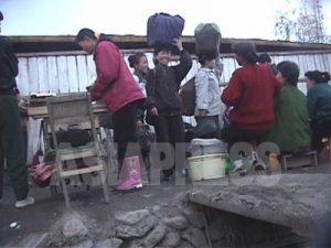 有線放送を聞かなくなった住民たち　上　［民衆の暮らし］
