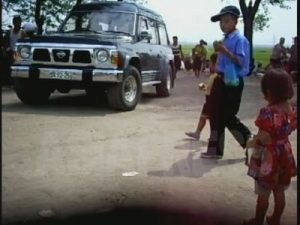 「日本車のハンドルは全部左に付け替えさせろ」［ジョーク］