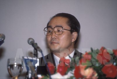 対外経済協力推進委員長の金正宇（キム・ジョンウ）は、羅津（ラジン）・先鋒（ソンボン）経済特区の責任者であったが、1999年に動静が不明になった。革命化されたのではないかと言われている。写真は1996年、北京の経済投資説明会でスピーチする金正宇。（石丸次郎撮影）