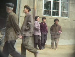 「スリッパじゃなくて新式のサンダルです！」　［民衆の暮らし］