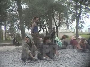 またも始まった市場の「抑制」　［経済］