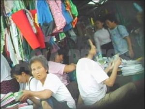 またも始まった市場の「抑制」　［経済］