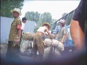 またも始まった市場の「抑制」　［経済］