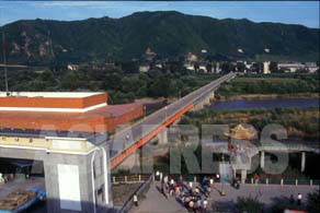 ある女性党員との対話　上［将軍と人民］