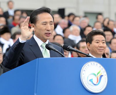 大統領就任式に臨む李明博。《非核開放・3000ドル》を高らかに謳い上げたのだが……。（2008年2月　韓国青瓦台HPより）