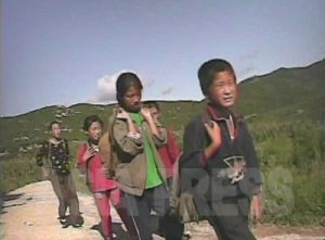 名目だけの「無料教育」2 　《親負担》という名の無理強い　上