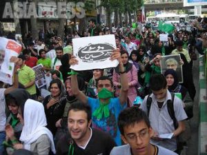 イラン~アフマディネジャード圧勝の波紋 【大村一朗】