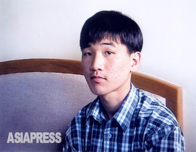 主人公のチャン・キルス（17）は、「難民少年画家」として韓国、英国で何度も紹介されていた。一家の中で真っ先に中国に脱出して居場所を確保し、残りの家族を次々に中国に呼び寄せた。（撮影　石丸次郎）