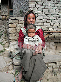 タバン村トゥーロガウンで会ったマガールの女性。（2003年3月　撮影　小倉清子）