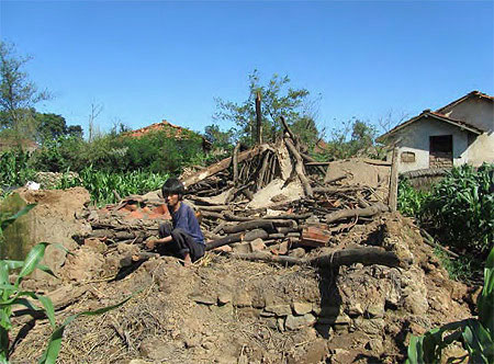 【水害により全壊した住宅。黄海南道延安郡新陽里で撮影されたもの。8月2日に国際赤十字委員会が発表した報告書から引用。（写真：朝鮮赤十字社）】