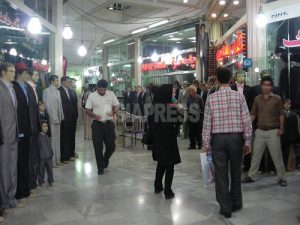 <イラン> ネクタイと厚化粧、取締りの対象に