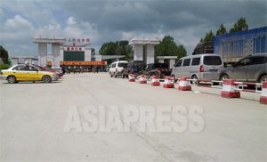 <北朝鮮>羅先経済特区に向かう中国の車列