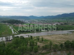 <朝中国境近影>静けさ漂う北朝鮮・会寧市郊外