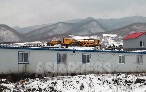 鉄道テスト用の黄色い車両。2012年11月　朴永民（パク･ヨンミン）撮影（アジアプレス）