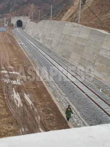 整理が終ったような鉄道の姿。2012年11月　朴永民（パク･ヨンミン）撮影（アジアプレス）