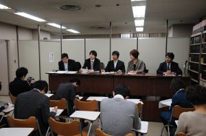 慰安婦写真展中止事件 ニコンの「政治的」介入が映し出したもの(1)
