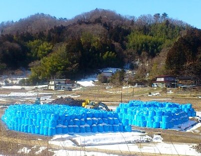 汚染土の仮置き場。行き先は決まっていない