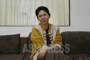 変化途上のミャンマー3 元政治囚女性が人気作家に転身 宇田有三