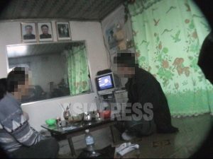 <北朝鮮>進む金正恩氏への忠誠強要 全住民に文書提出させる
