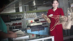 ＜北朝鮮写真ルポ＞市場に負けた国営ナンバーワン百貨店［２］