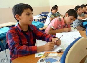 <イラク>日本のNGOがシリア避難民児童の補習校開校