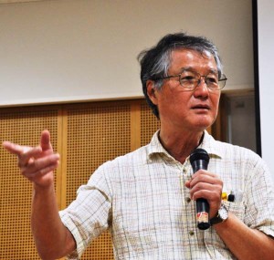 京都大学原子炉実験所の今中哲二さん。講演で「私たちはこれから100年、200年と、放射能汚染に付き合っていかなくてはならない」と話した。（2014年9月大阪市内にて撮影・樋口元義）