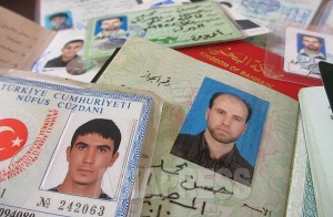〔イラク・シリア現地報告〕写真特集(7) イスラム国(IS)戦闘員に外国人続々 押収パスポートで明らかに