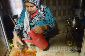 ＜シリア＞「イスラム国」に包囲された町で（下）　コバニに残る住民、厳しい耐乏生活