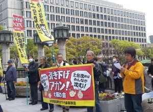 生活保護基準引き下げは「国による巧妙な切り崩し」(上)