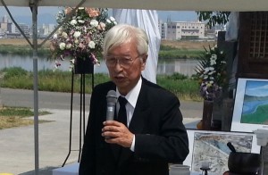 千人塚慰霊法要協賛会の東浦栄一会長。父の遺志を継ぎ、毎年慰霊法要を続けてきた（撮影・矢野宏）