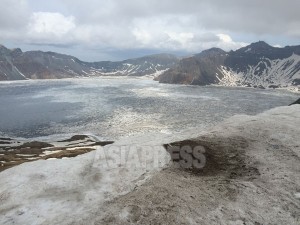 <写真>朝鮮の聖山・白頭山の今