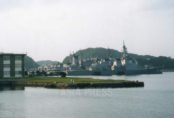 海上自衛隊の横須賀基地　撮影吉田敏浩