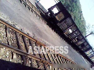 <北朝鮮内部報告>国営鉄道は今 停電と機関車不足で遅延常態化 乗車券は5~6倍の闇価格で取引