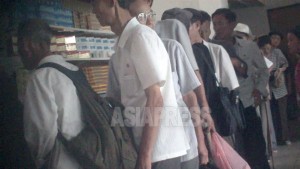 <北朝鮮>10.10党記念日、農村の特別配給は油一本 統制強化で住民うんざり