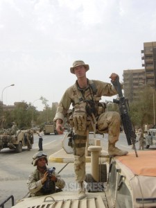 バグダッド市内中心部を制圧した米軍兵士たち　（2003年4月　撮影 綿井健陽）