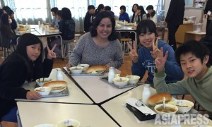 イラク人女性が大阪の小学生と交流～教育こそ平和の礎