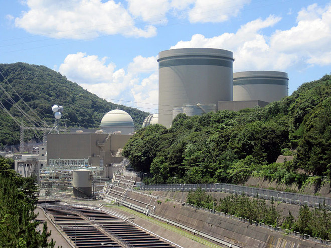 再稼働した高浜原発。3号機では危険なプルサーマル発電が行われる予定だが、避難計画を含めた多くの点で見切り発車と言われる。(うずみ火)