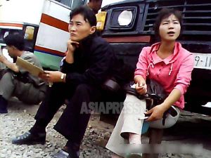 ＜北朝鮮写真報告＞交通機関の革命的変化を見る3 商業的な交通の発達 出現した長距離バス網 ［写真6枚］