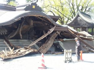 ＜熊本・大分震災現地ルポ＞2 「余震怖くて飛び出るの繰り返しです」 「阿蘇神社倒壊は皆の身代わり」