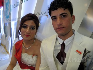 IS拉致から脱出したイラク・ヤズディ教徒の女性たちが結婚 ～ドイツで6組