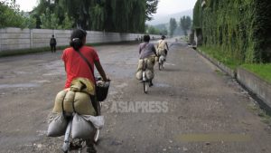 <変わる北朝鮮>家事も稼ぎも大黒柱は女性たち 女性の地位向上で捨てられる男が続出中
