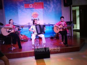 ＜北朝鮮女性インタビュー＞相次ぐ集団亡命に「よくやった」 年配者は金正恩氏を「幼いジャリに何がわかる」(写真2枚)