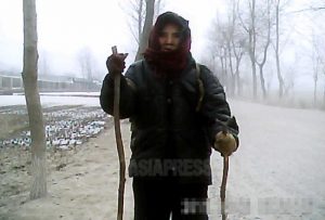 <北朝鮮写真報告>見捨てられる老人たち(1) 福祉政策は宣伝だけ 路上に出るのが最後の手段 (写真4枚)