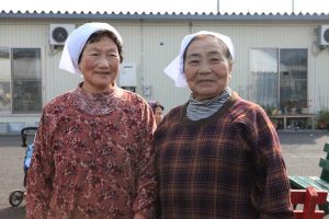 映画「飯舘村の母ちゃんたち　土とともに」古居みずえ監督に聞く（2） 帰れぬ飯舘村の食文化を伝える2人の母ちゃん