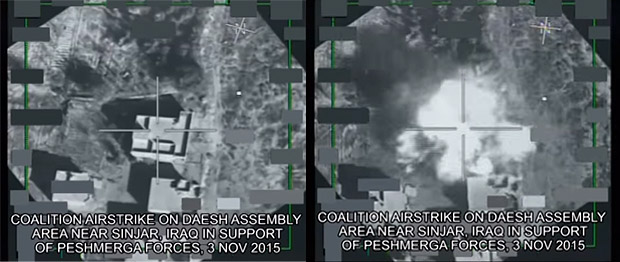 米軍主導の有志連合は地上のクルド部隊と連携して、上空からIS拠点に空爆を加えた。写真は有志連合の作戦司令部が公表したシンジャル近郊でのIS陣地爆撃の映像。（2015年11月・CJTF映像）
