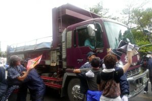 沖縄・東高江の米軍ヘリパッド建設現地ルポ(2) なぜ今、工事が強硬に再開されたのか