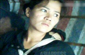 <北朝鮮写真報告>強く逞しい母親の姿撮った(2)乳飲み子連れたお母さんたち(写真4枚)